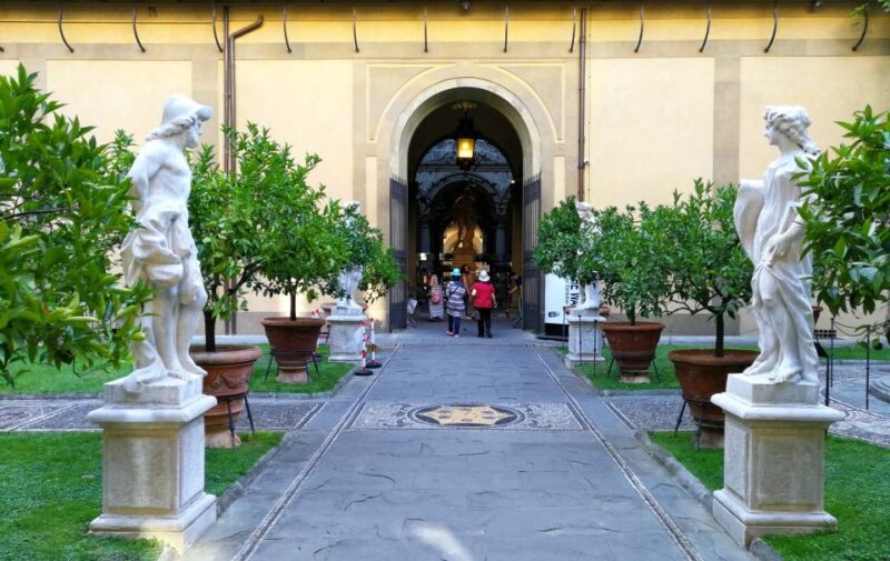 Florence Walking Tour History of the City & of the Medici - Florence Walking Tour of the City’s Medici Heritage: A 2-Hour Journey