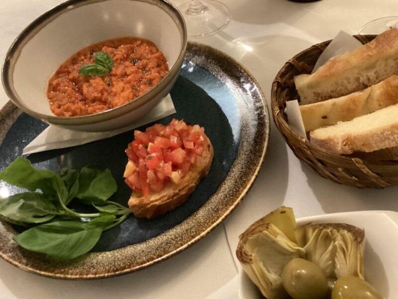 Florence: Wine Windows Walk with Wine Tasting and Appetizers - The Experience of a Small Group Tour