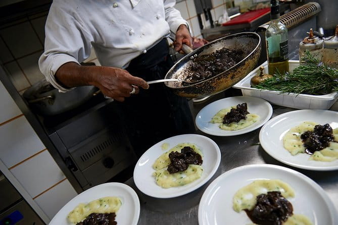 Florences Ultimate Food Tour: Full Tuscan Meal by Do Eat Better - Practical Details: Meeting Point and Group Size