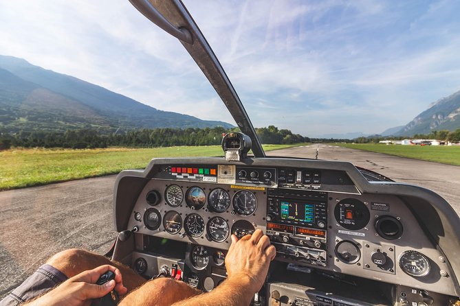 Fly above Lyon in a private plane - The pilot’s role in ensuring safety and comfort