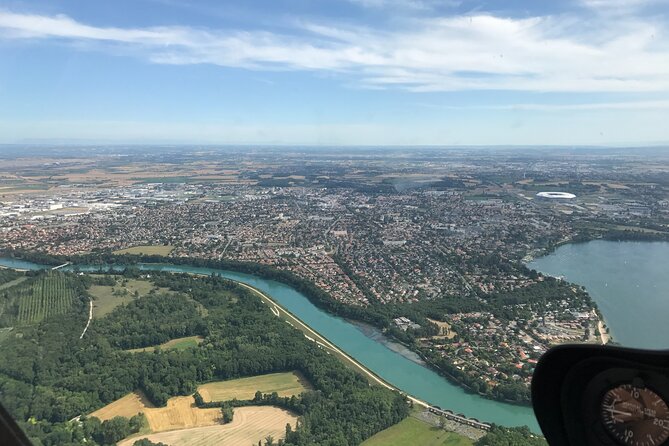 Fly above Lyon in a private plane - What makes this Lyon sightseeing flight unique?