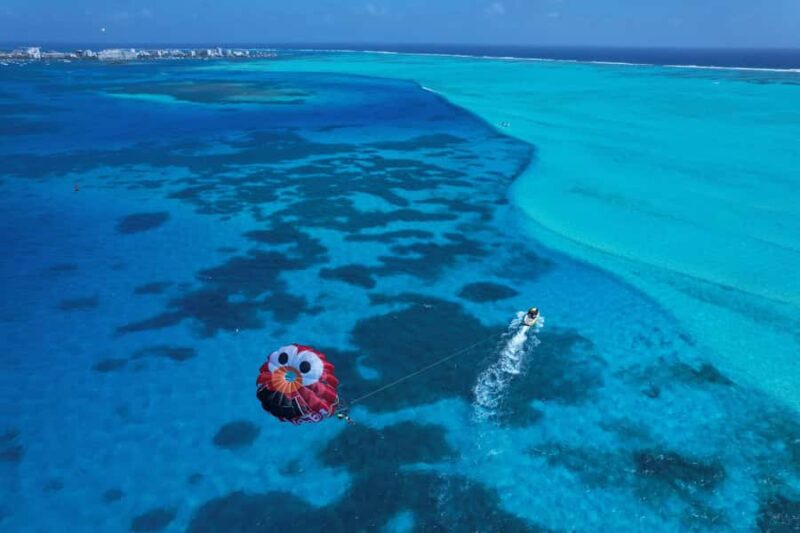 Fly over the 7-Colored Sea Parasail San Andres + Go PRO Camera Included - Key Points