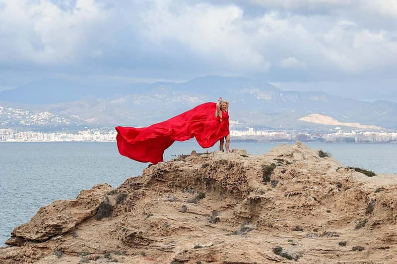 Flying Dress Photo Shoot in Mallorca  elegant pictures by the sea, cathedral - Key Points