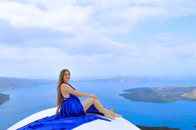 Flying Dress Photoshoot Experience in Santorini - Delivering High-Quality Photos Fast