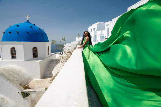 Flying Dress Photoshoot in Santorini - Photo Delivery and Quality