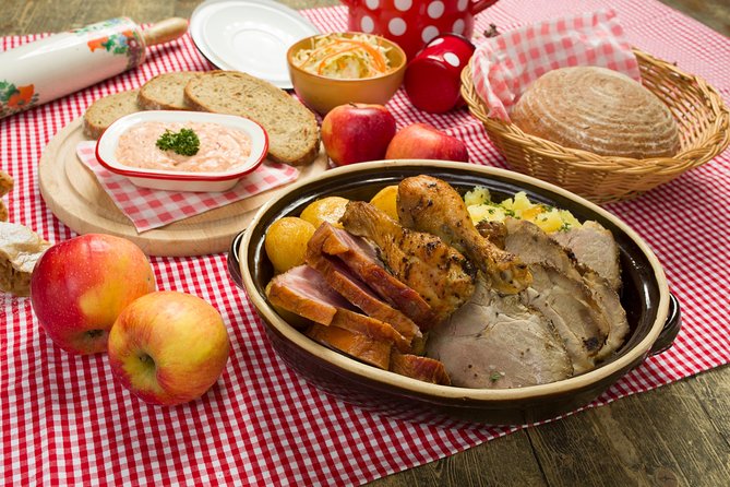 Folklore Dinner with Unlimited Drinks 4course Menu - Unlimited Drinks and Social Vibe