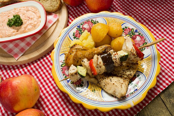 Folklore Dinner with Unlimited Drinks 4course Menu - Family-Friendly Experience and Audience Participation