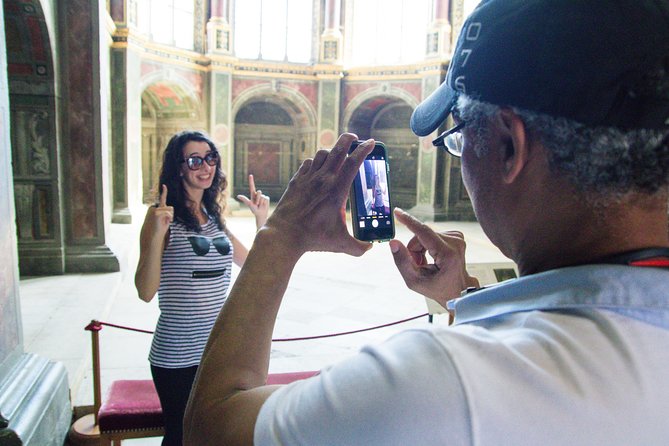 Fontainebleau and Vaux-Le-Vicomte Castle Small-Group Day Trip From Paris - Fontainebleau and Vaux-le-Vicomte: A Cultural Day Out