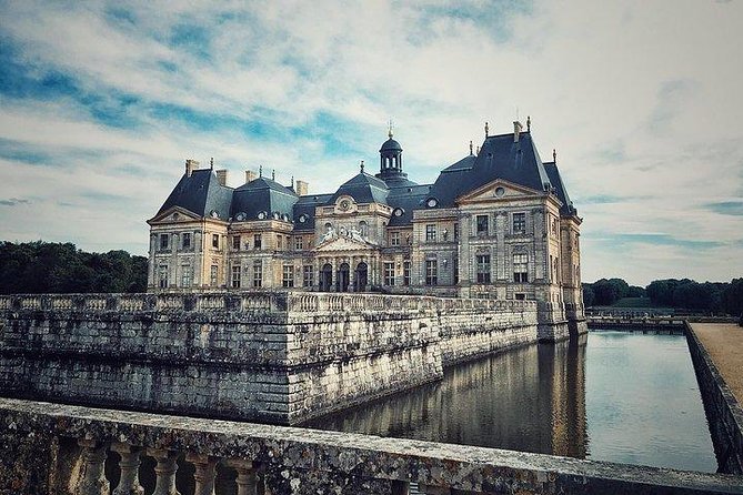 Fontainebleau and Vaux Le Vicomte Private Day Tour from Paris - Strengths and Considerations