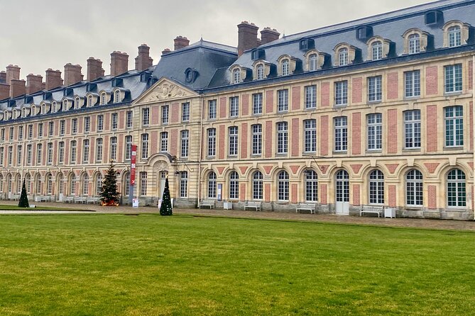 Fontainebleau, Versailles, Trianon Small group from Paris - Comfortable Transportation & Expert Guidance