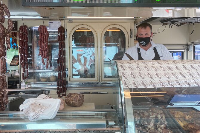 Food and wine tour of Pescara Vecchia on foot - Strolling Through Pescaras Historic Alleys and Local Eateries