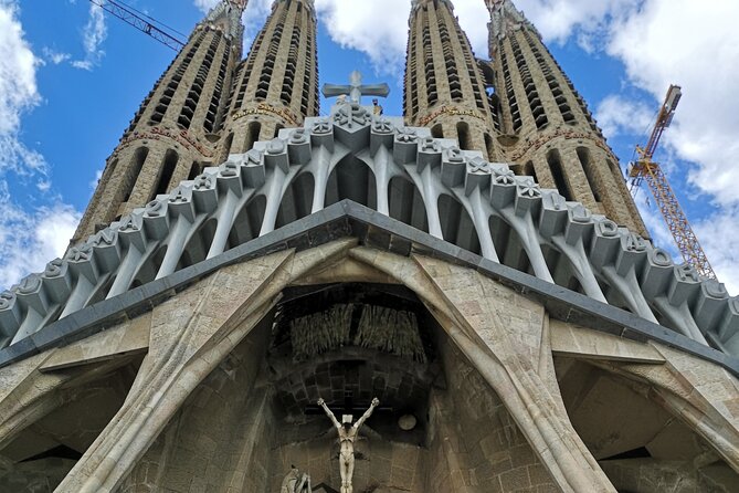 Food & Drink Tasting Private Tour & Sagrada Familia Skip the Line - Key Points
