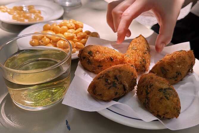 Food, Drinks, Sights and Stories - Enjoy Lisbon with Locals - Key Points