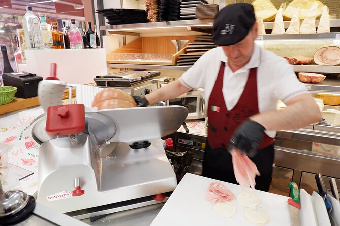 Food markets tour with a local! - The Guide’s Approach and Local Knowledge