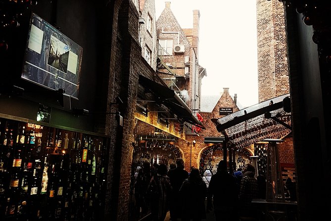 Food tasting & Historical walk - Savoring Belgian Fries and Waffles