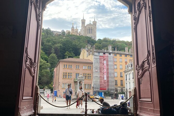 Food Tour by night - The Role of the Guide: Knowledge and Storytelling