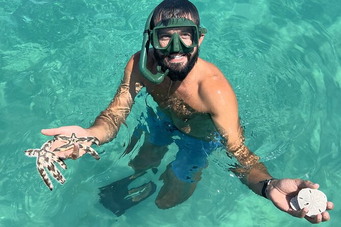 Footloose Catamaran Snorkel and Dolphin Watch Tour - Relaxing on the Catamaran with Beverages and Snacks
