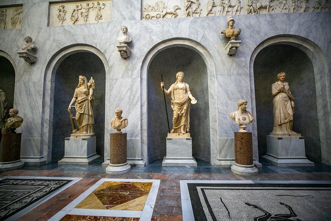 For Kids and Families Vatican Sistine Chapel & St.Peter's Treasure Hunt - Walking Through St. Peters Square