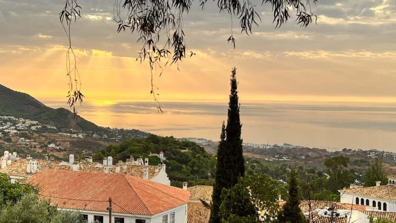 For Photographer Málaga: Photo Tour with Tesla X - Tailored Guidance for All Photography Levels