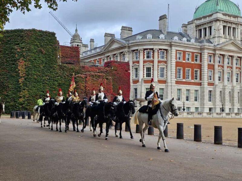 For Russian Speakers: London Tour with a Qualified Guide - Leisurely Walk Through St. Jamess Park