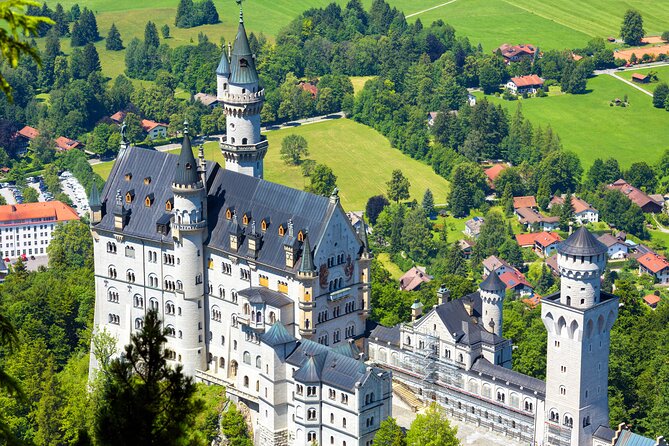 For Small-Groups: Private Neuschwanstein, Skip The Line & Meal - Convenient Pickup and Comfortable Transport