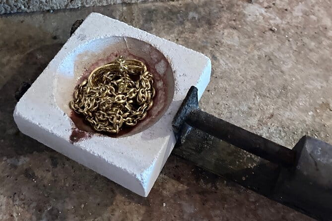 Forge your own wedding rings or friendship rings in Tuscany - Key Points