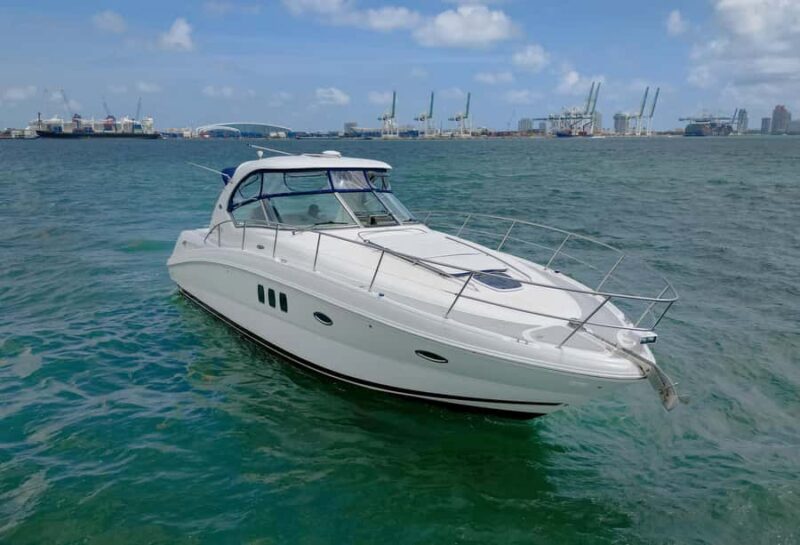 Fort Lauderdale: Private Yacht Cruise - Explore Fort Lauderdales Waterways in Style on a Private Yacht