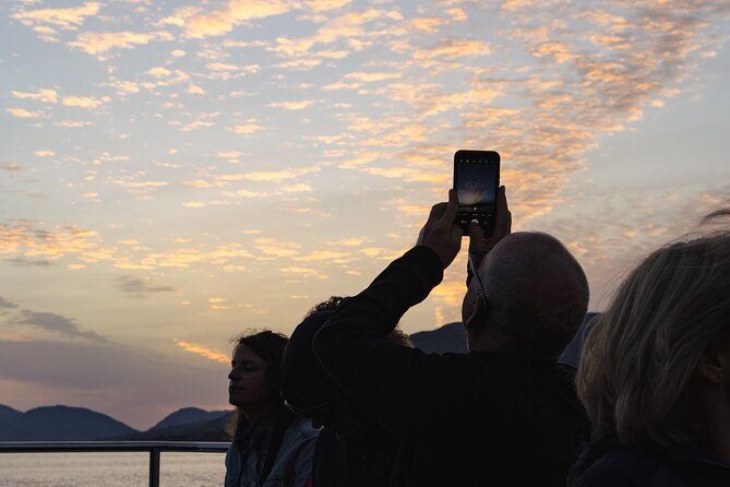 Fort William Evening Cruise - The Experience: Indoor Comfort and Outdoor Views