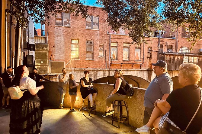 Fort Worth Stockyards All Ages Walking Ghost Tour - Visiting Historic Sites: White Elephant Saloon and Miss Molly’s Hotel