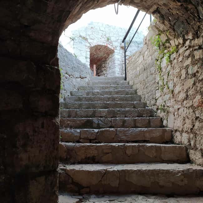 Fortresses and walls of ibenik - Discovering the Old Town: Dolac and Strada del Socorso