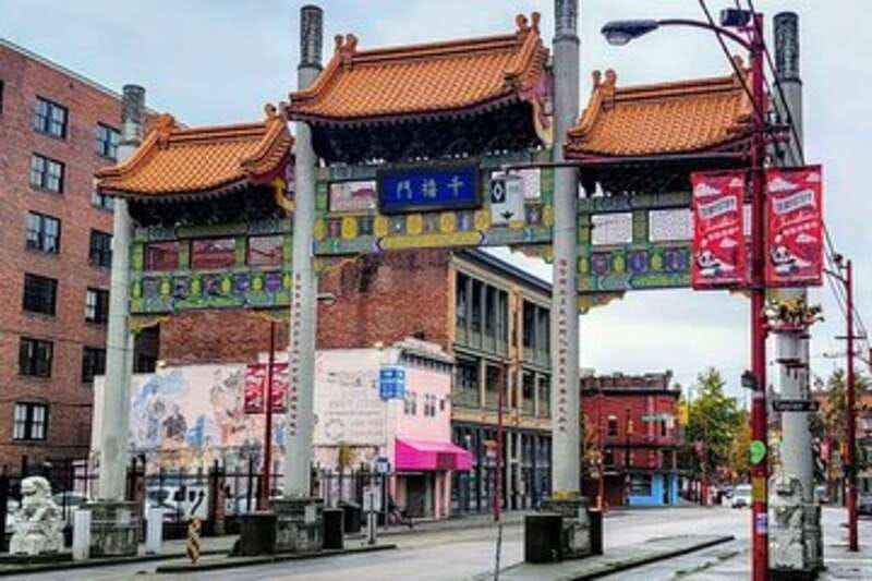 Four Hours of Vancouver Bliss: Unforgettable Memories Await - Experience the Lively Vibe of Robson Street and Downtown Vancouver