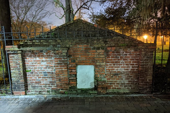 Fraidy Cat: The Family Fun Ghost Tour of Savannah - The Guides: Knowledgeable, Charismatic, and Engaging