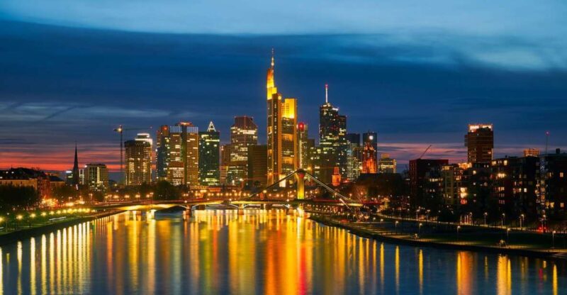 Frankfurt: Classic Public Walking Tour - Exploring Medieval Heritage at Saalhof and Paulskirche