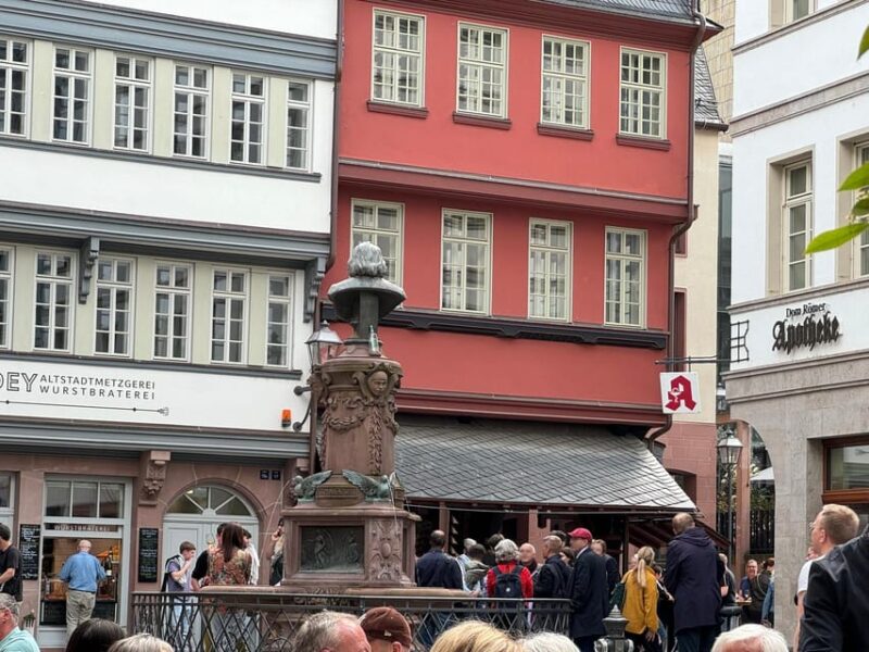 Frankfurt: Discover the heart of Frankfurt - a city tour in Russian - Discovering the Iron Footbridge and Museum Embankment