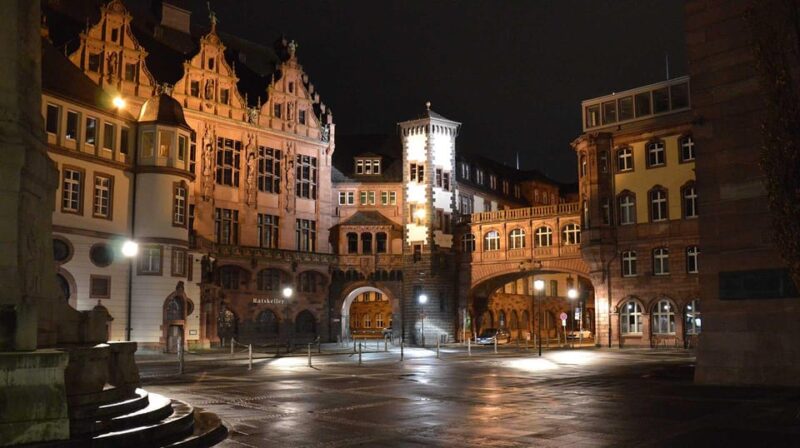 Frankfurt: Discover the heart of Frankfurt - a city tour in Russian - Inside Visits When Possible: Imperial Hall & Palace