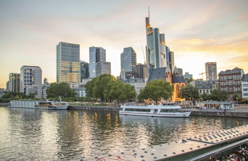 Frankfurt: Express Walk with a Local in 60 minutes - Discover Frankfurt’s Heart from the Main River to Römerberg