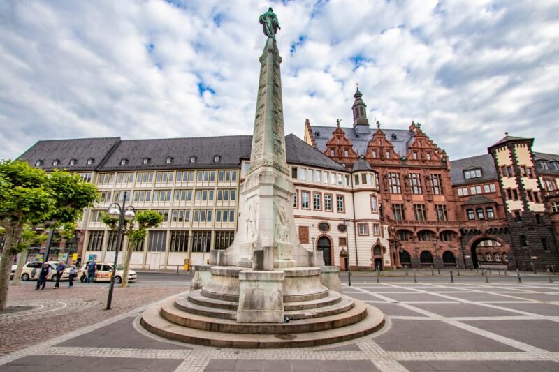 Frankfurt: Express Walk with a Local in 60 minutes - Physical Requirements and Accessibility