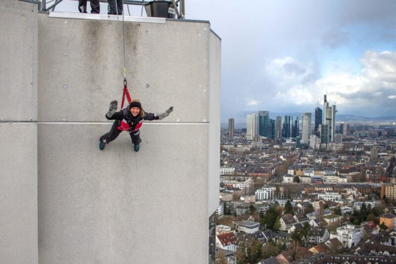 Frankfurt: House Running in Sachsenhausen - Practical Details: Gear and Safety Measures