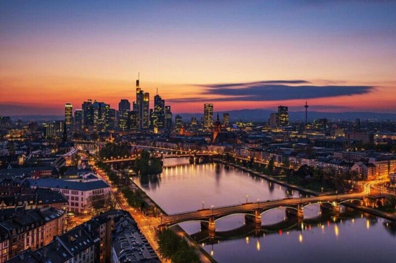 Frankfurt: Must-See Attractions Walking Tour with a Guide - Crossing the Iron Footbridge: Iconic City Views