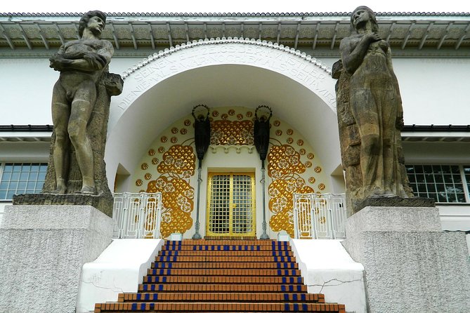 Frankfurt - Old Town Historic Walking Tour - Crossing the Iron Footbridge and Riverside Views