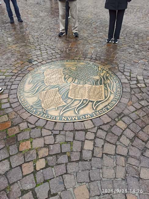 Frankfurt: Old Town Walking Tour with Local Guide - Visiting the Kleinmarkthalle Market for Local Flavors