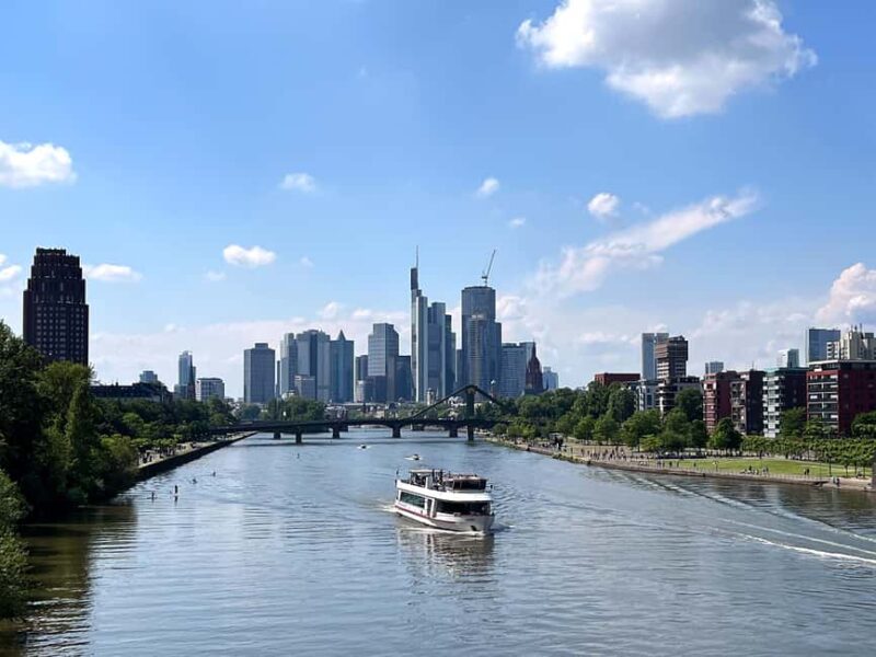 Frankfurt: Private tour in German - just for you and your friends - Exploring Frankfurt’s Iconic Römerberg and Town Hall