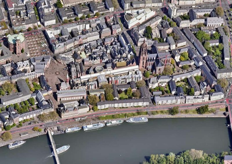 Frankfurt: Private tour in German - just for you and your friends - Logistics and Practical Details