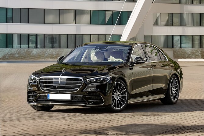 Frankfurt: Private Transfer to/from Airport and City - Vehicle Options and Onboard Amenities