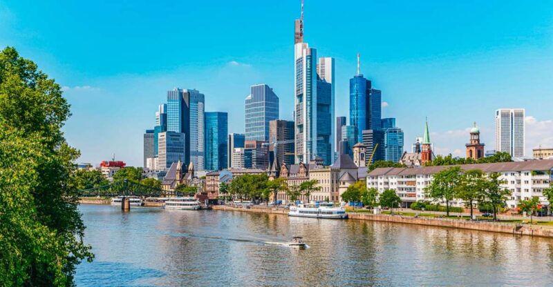 Frankfurt: River Main Sightseeing Cruise with Commentary - Inside the Boat: Comfort and Amenities