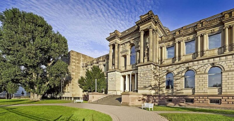 Frankfurt: Skip-the-line Städel Museum with Guided City Tour - Visiting the Städel Museum with Skip-the-line Access