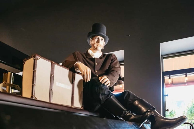 Frankfurt: Virtual Reality Time Travel Experience Ticket - Logistics: Meeting Point and Group Size