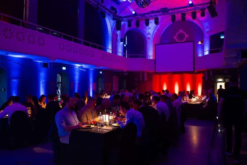 Frauenbad Heidelberg: Magic Dinner with Chris Stark (DE & EN) - Inclusive Experience: Drinks, Accessibility, and Flexibility