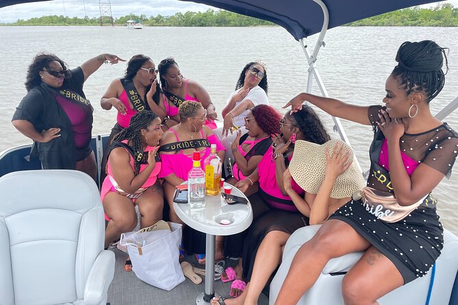 Freaky Tiki Boat Bayou Tour -7 miles from quarter w/ Bathrooms - The Crew and Guides: Friendly, Knowledgeable, and Entertaining