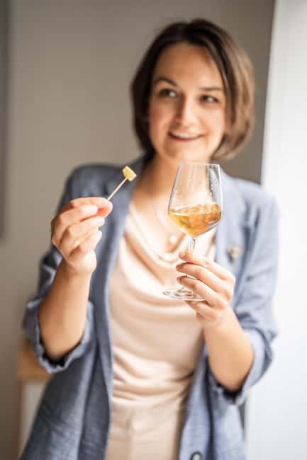 Frecnh Wine Tasting in City Center of Nice - Food and Snack Pairings